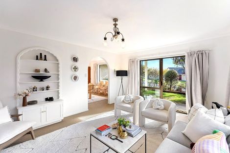 Photo of property in 28 Rewarewa Crescent, Waikanae, 5036