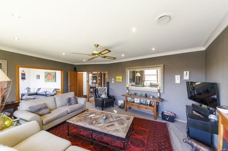 Photo of property in 38 Winston Avenue, Hokowhitu, Palmerston North, 4410