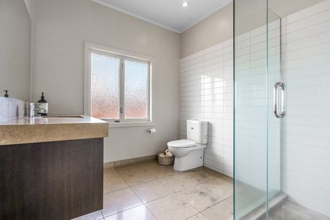 Photo of property in 1 Maungakiekie Avenue, Greenlane, Auckland, 1051