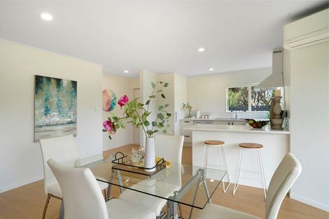 Photo of property in 5 Retreat Drive, Mangere, Auckland, 2022