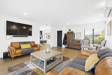 Photo of property in 16 Daniel Place, Kelvin Grove, Palmerston North, 4414