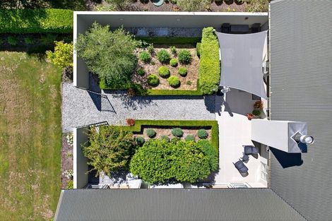 Photo of property in 10 Fairway Drive, Martinborough, 5711