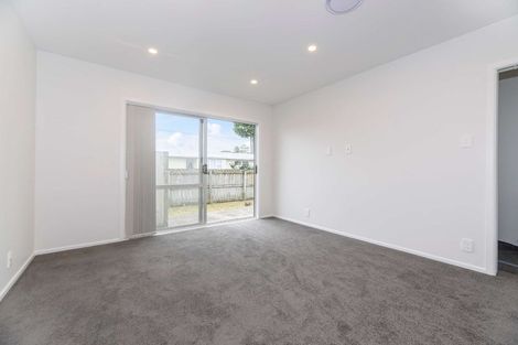 Photo of property in 11 Ingleby Place, Kelston, Auckland, 0602
