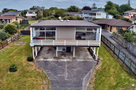 Photo of property in 121 Mcleod Road, Te Atatu South, Auckland, 0610