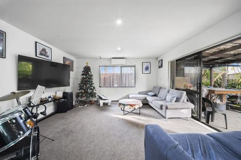 Photo of property in 27 Robertson Road, Favona, Auckland, 2024