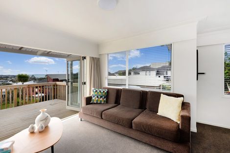 Photo of property in 2/611 Beach Road, Rothesay Bay, Auckland, 0630