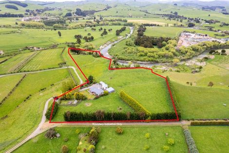 Photo of property in 47 Cowper Side Road, Dannevirke, 4976