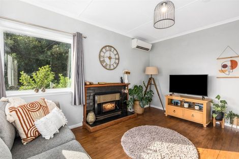 Photo of property in 38 Raroa Terrace, Tawa, Wellington, 5028