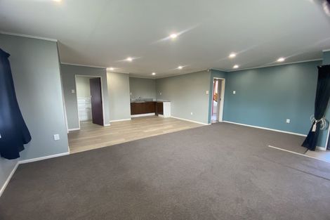Photo of property in 5 Gregg Place, Sunnyvale, Auckland, 0612