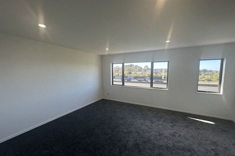 Photo of property in 23 Dotterel Place, Westgate, Auckland, 0614
