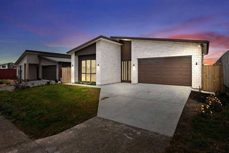 Photo of property in 3 Poutawa Lane, Clarks Beach, 2122