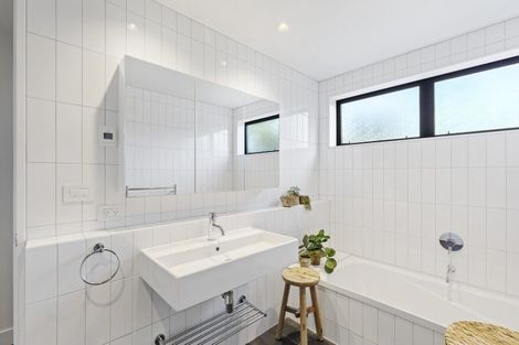 Photo of property in 111 Polson Hill Drive, Aokautere, Palmerston North, 4471