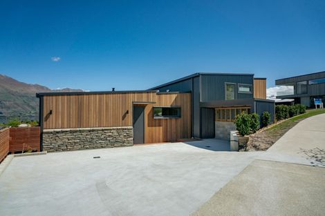 Photo of property in 21 Fenton Avenue, Wanaka, 9305