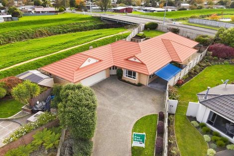Photo of property in 21 Rothesay Place, Highbury, Palmerston North, 4412