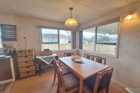 Photo of property in 94 Matipo Road, Te Atatu Peninsula, Auckland, 0610