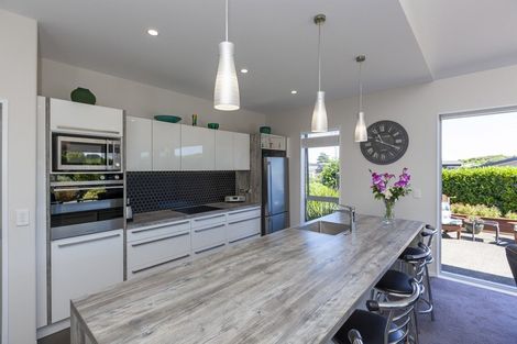 Photo of property in 2 Te Heke Place, Waikanae, 5036