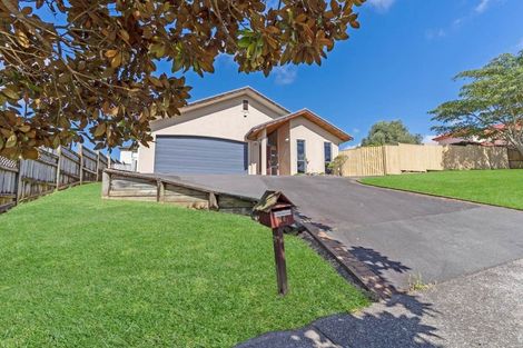 Photo of property in 28 Chieftain Rise, Goodwood Heights, Auckland, 2105