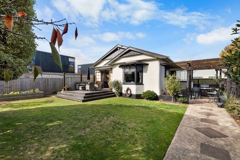 Photo of property in 102 Somerfield Street, Somerfield, Christchurch, 8024