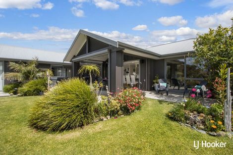 Photo of property in 17 Browns Drive, Waihi Beach, 3611