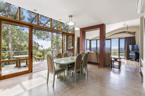 Photo of property in 318 Forest Road, Waiatarua, Auckland, 0612