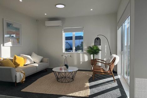 Photo of property in 2 Warbler Crescent, Papakura, 2110