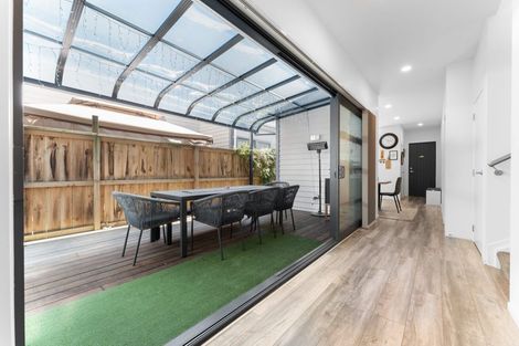 Photo of property in 7 Tapuwae Way, Mangere Bridge, Auckland, 2022