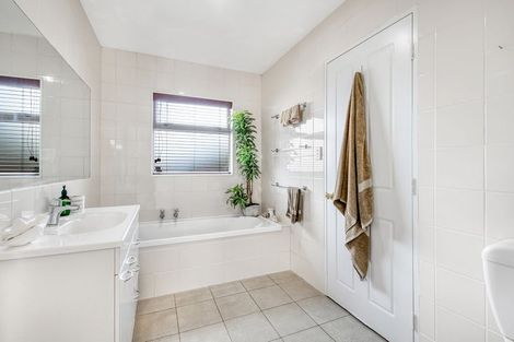 Photo of property in 19a Parakai Avenue, Parakai, 0830