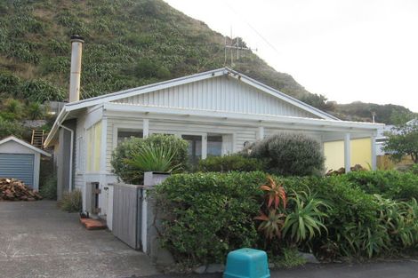Photo of property in 174 Breaker Bay Road, Breaker Bay, Wellington, 6022
