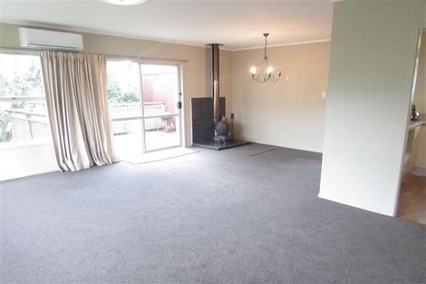 Photo of property in 4/649 Beach Road, Rothesay Bay, Auckland, 0630