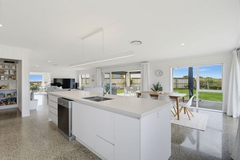 Photo of property in 14 Piripai Rise, Coastlands, Whakatane, 3120