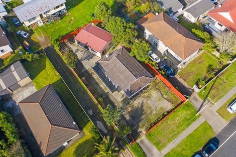 Photo of property in 40 Beach Road, Te Atatu Peninsula, Auckland, 0610