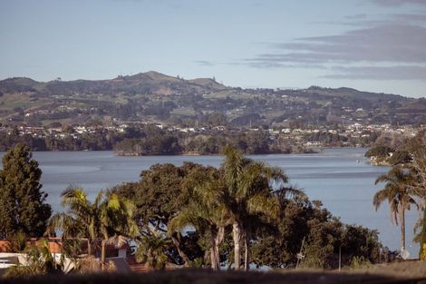 Photo of property in 253 Devonport Road, Tauranga, 3110