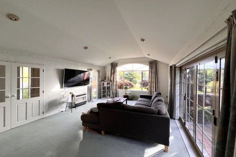 Photo of property in 10 Balmerino Grove, Waikanae, 5036