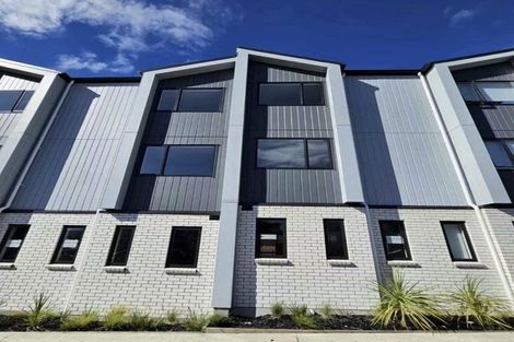 Photo of property in 17 Paetai Lane, Te Atatu Peninsula, 0610