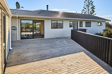 Photo of property in 3 Makora Grove, Paremata, Porirua, 5024