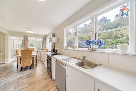 Photo of property in 15 Kennedy Grove, Stokes Valley, Lower Hutt, 5019