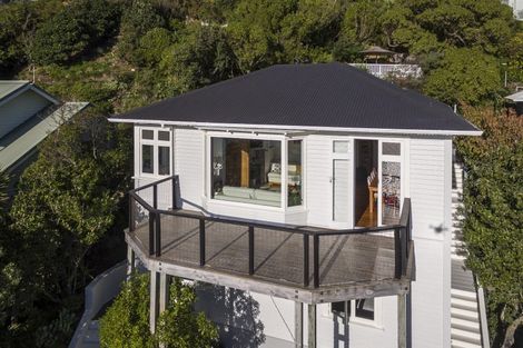 Photo of property in 53 Palliser Road, Roseneath, Wellington, 6011