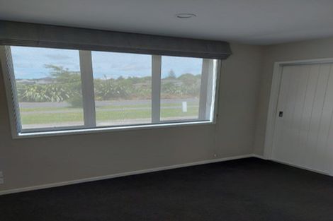 Photo of property in 15 Kahika Grove, Huapai, Kumeu, 0810