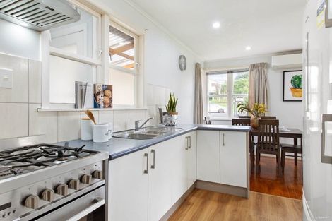 Photo of property in 51 Lauderdale Road, Birkdale, Auckland, 0626