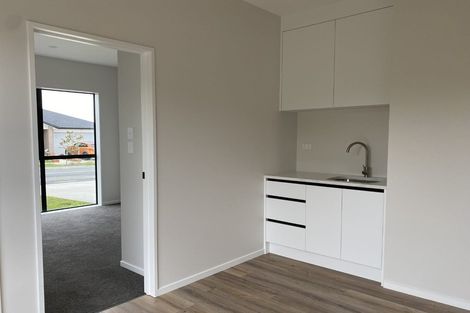 Photo of property in 28 Holcroft Street, Papakura, 2110