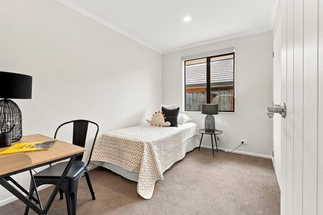 Photo of property in 21 Sorrento Place, Kelvin Grove, Palmerston North, 4414