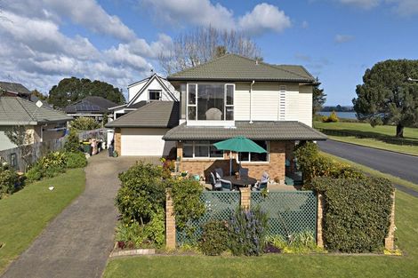 Photo of property in 11 Charles Miller Court, Clarks Beach, 2122