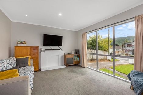 Photo of property in 123 Wellington Road, Wainuiomata, Lower Hutt, 5014