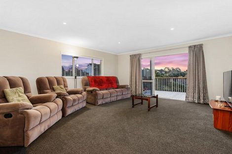 Photo of property in 38 Roberts Road, Matakatia, Whangaparaoa, 0930