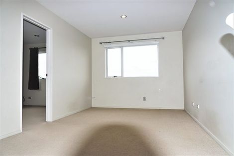 Photo of property in 18 Mulroy Place, Pinehill, Auckland, 0632