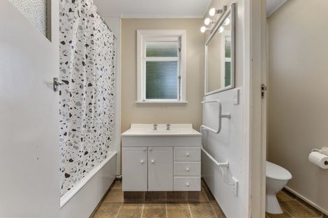 Photo of property in 4 Burfield Place, Awapuni, Palmerston North, 4412