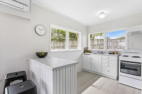 Photo of property in 1/6 Segedin Place, Glenfield, Auckland, 0629