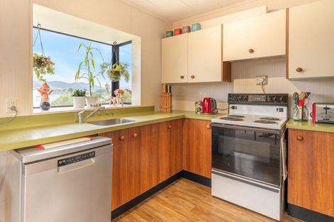 Photo of property in 37 Hicks Crescent, Waikanae Beach, Waikanae, 5036