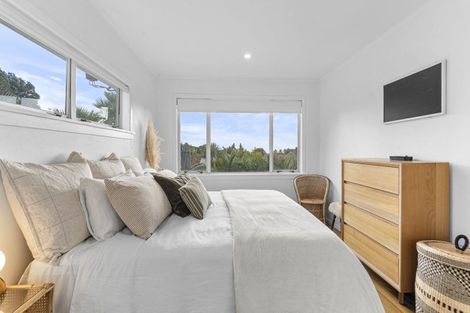 Photo of property in 37 Mcfarlane Street, Oakura, 4314