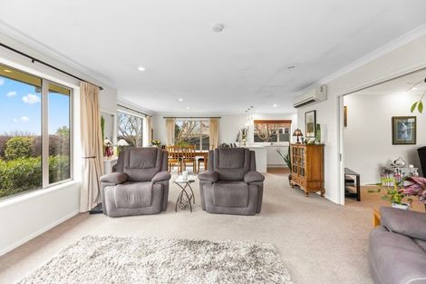 Photo of property in 92 Willowview Drive, Redwood, Christchurch, 8051